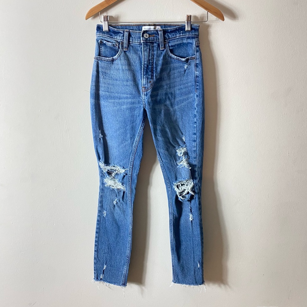 A&F The Skinny High Rise Jeans Distressed Medium Wash - 24/00R